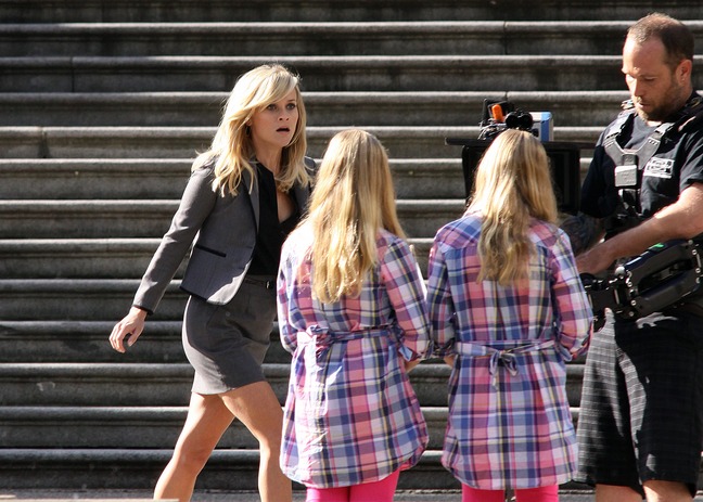 Reese Witherspoon, gray suit, high heels, black blouse, This Means War film set